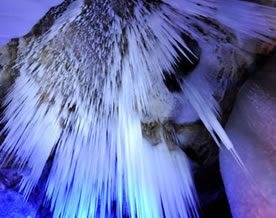 山西宁武县有个万年冰洞