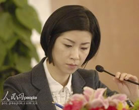 女翻译张璐现场流利翻译温家宝引用诗词受热捧